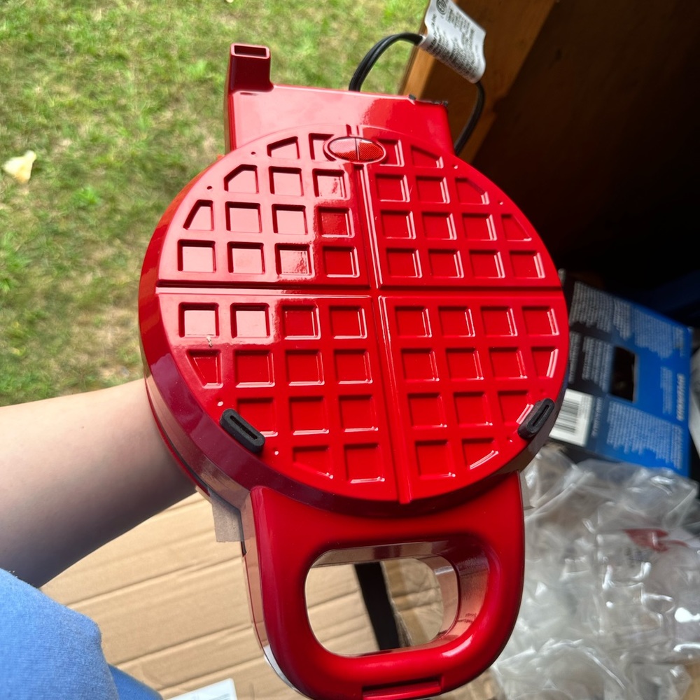 BRAND NEW WAFFLE MAKER